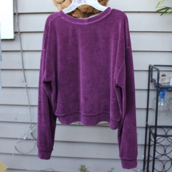 PURPLE VELVET SWEATER💜 - Picture 2 of 3